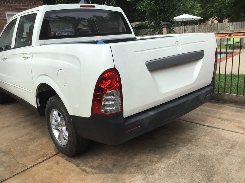 Illustration for article titled At $2,500, Could This 2008 SsangYong Actyon Roller Turn You Into a Lover of Korean Shortbeds?